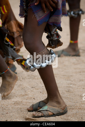 Hamer Menschen feiern Stier springen Zeremonie durch rituelle Tänze und Musik-Omo-Tal-Äthiopien Stockfoto