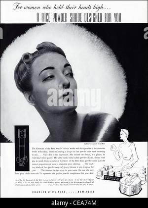 Original ganzseitige Anzeige ca. 1938 in der amerikanischen Damen Mode Zeitschriftenwerbung CHARLES OF THE RITZ Gesichtspuder Kosmetik Stockfoto