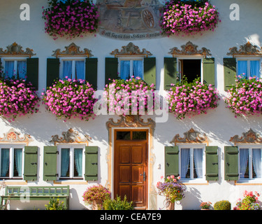 DE - Bayern: Traditionelles bayerisches Bauernhaus (Jachenau) Stockfoto