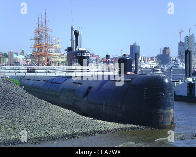 Das russische U-Boot U-434, heute ein Museumsschiff in Hamburg, bietet einen Einblick in die sowjetische Marinegeschichte. Sie wurde während des Kalten Krieges für Aufklärungs- und Geheimdienstsammlungen genutzt. Stockfoto