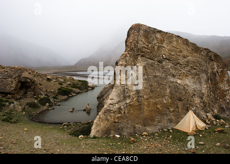 Durch kleine Camping Berg-See-Sopona in Region Spiti, Himachal Pradesh, Indien Stockfoto