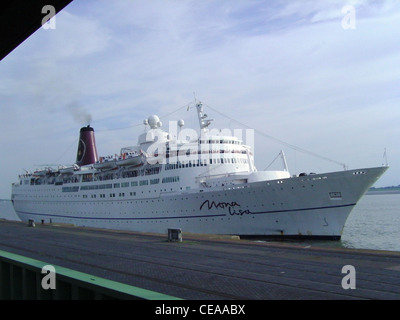 Das Kreuzfahrtschiff Mona Lisa wirft sich das Columbus Cruise Center Bremerhaven, Deutschland Stockfoto