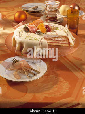 Punsch - Torte mit Vanille - Sahne - Füllung Stockfoto