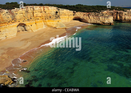 Portugal, Algarve: Blick auf einen unberührten isolierte Bucht mit Zugang nur per Boot Stockfoto