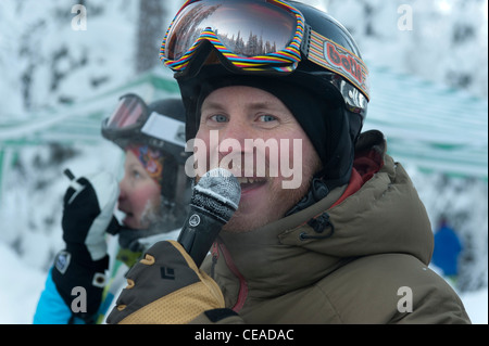 Ansager bei den kostenlosen Ski-Event in Isosyöte, Finnland Stockfoto