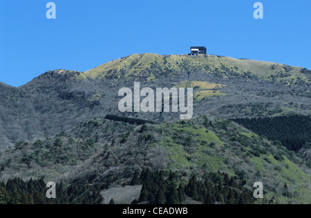 Mount Komagatake mit Seilbahn-Station auf der Oberseite, Hakone, Japan Stockfoto