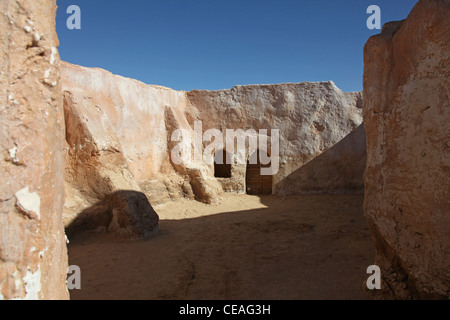 Die Überreste der Sets aus den Filmen "Star Wars" stehen noch in entlegenen Gebieten der Wüste in der Nähe von Tozeur, Tunesien Stockfoto