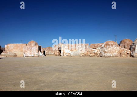 Die Überreste der Sets aus den Filmen "Star Wars" stehen noch in entlegenen Gebieten der Wüste in der Nähe von Tozeur, Tunesien Stockfoto