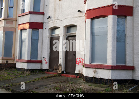 Verzinnte, aufgegebenen, abgebrochenen, Rückgang, Heim, Haus, Decay, alte Architektur, Gebäude, marode, Vandalismus, verlassenen, verfallenen Häuser, Liverpool Stockfoto