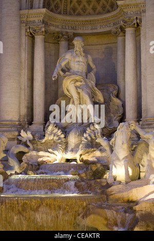 Der Trevi-Brunnen in der Mitte von Rom Italien die Fontana di Trevi Stockfoto