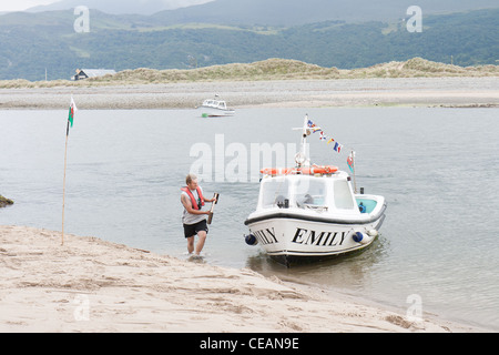 Die Fähre im Hafen von Barmouth Stockfoto