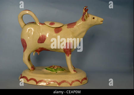 Antike viktorianische STAFFORDSHIRE TÖPFEREI COW CREAMER MILCHKRUG KRUG ABBILDUNG Stockfoto