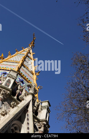 auf der Suche-Up im Buxton Memorial Fountain, Victoria Tower Gardens, Parliament Square, Westminster, London, UK Stockfoto