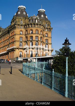 dh Grand Hotel Außenansicht SCARBOROUGH NORTH YORKSHIRE UK Spa Fußgängerbrücke Hotels uk Urlaub in Stockfoto