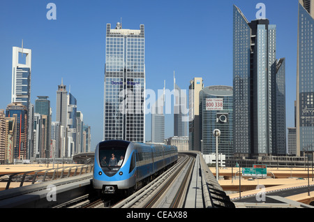 Metro Zug Innenstadt in Dubai, Vereinigte Arabische Emirate Stockfoto