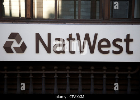 Melden Sie sich für Nat West Bank in der Londoner City. National Westminster Bank Plc, allgemein bekannt als NatWest. Stockfoto