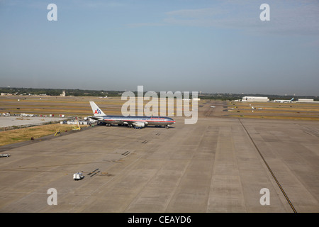 American Airlines Flugzeuge auf der Flucht Weg in Dallas, Texas Stockfoto