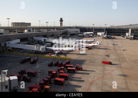 American Airlines Flugzeuge auf der Flucht Weg in Dallas, Texas Stockfoto