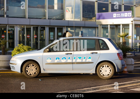 Gesetzdurchführung in Italien Polizeiauto Stockfoto