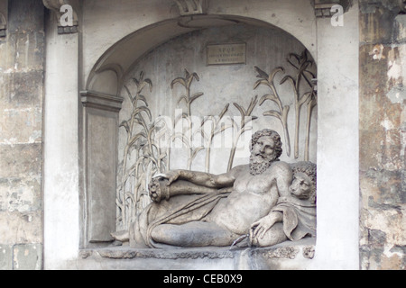 Fassaden- und Brunnen an der Ecke von der Heiligen Dreifaltigkeit Kirche in Auftrag gegeben durch den spanischen trinitarischen Orden der Mönche Stockfoto