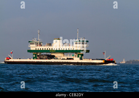 Kostenlose Fähre zwischen Galveston und Bolivar Peninsula, Texas. Stockfoto