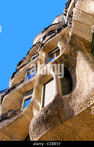 Barcelona, Spanien. La Pedrera oder Casa Mila (Antoni Gaudi: 1905-10) am Passeig de Gracia. Äußere detail Stockfoto