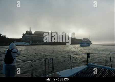 Alcatraz in Nebel gehüllt. San Francisco Bay, USA. Stockfoto