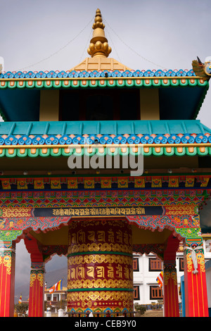 Indien, Arunachal Pradesh, Bomdila Gompa, neue Mahayana Buddhismus Kloster Gebetsmühle Stockfoto