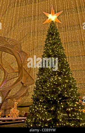 Der Weihnachtsbaum in der Lobby des Hyatt Regency Hotel, San Francisco, Kalifornien Stockfoto