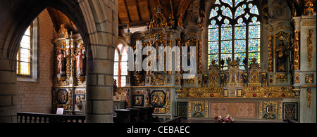 Altar und barocken Altaraufsatz von die Kapelle Sainte-Marie-du-Ménez-Hom, Finistère, Bretagne, Frankreich Stockfoto