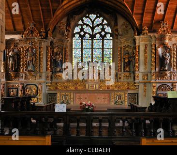 Altar und barocken Altaraufsatz von die Kapelle Sainte-Marie-du-Ménez-Hom, Finistère, Bretagne, Frankreich Stockfoto