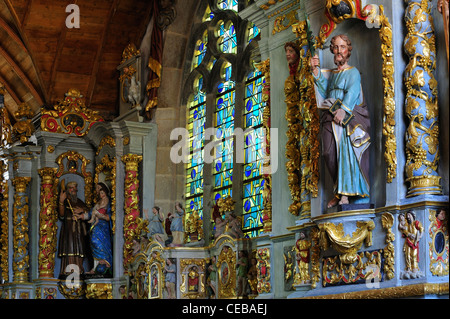 Altar und barocken Altaraufsatz von die Kapelle Sainte-Marie-du-Ménez-Hom, Finistère, Bretagne, Frankreich Stockfoto