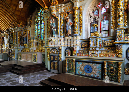 Altar und barocken Altaraufsatz von die Kapelle Sainte-Marie-du-Ménez-Hom, Finistère, Bretagne, Frankreich Stockfoto