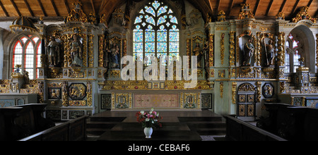 Altar und barocken Altaraufsatz von die Kapelle Sainte-Marie-du-Ménez-Hom, Finistère, Bretagne, Frankreich Stockfoto