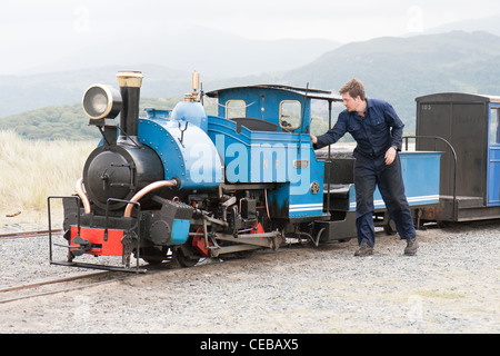 Eine blaue Lok auf Fairbourne Steam Railway Stockfoto