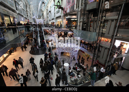 Swarovski Weihnachts Rentier im Toronto Eaton Centre Weihnachtszeit 2011 Stockfoto
