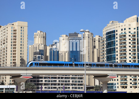 Metro Zug Innenstadt in Dubai, Vereinigte Arabische Emirate Stockfoto