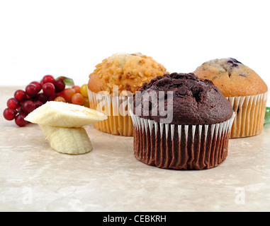 Schokolade, Banane und Blueberry Muffins, Nahaufnahme Stockfoto