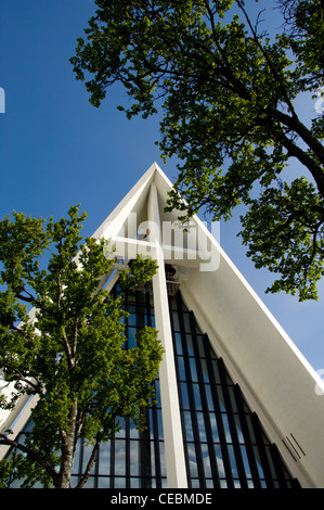 Norwegen, Tromso. "Tor zur Arktis" oberhalb des Polarkreises gelegen. Wahrzeichen Eismeerkathedrale, vorne außen. Stockfoto