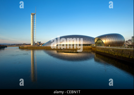 Wissenschaftszentrum & Glasgow Tower, River Clyde, Glasgow, Schottland, UK. Stockfoto