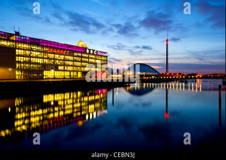 Glasgow Science Centre & Turm mit BBC Scotland Gebäude, Glasgow, Schottland, UK. Stockfoto