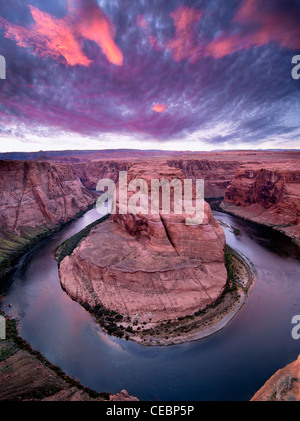 Sonnenuntergang am Horeshoe Bend auf dem Colorado River. Arizona Stockfoto