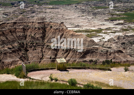 Die felsigen Berge der American Badlands überblicken den Nationalpark South Dakota in den USA die USA von oben aus sehen Sie einen Blick von oben nach unten auf die horizontale Hochauflösung Stockfoto