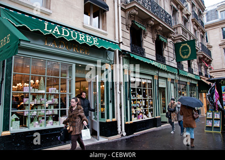 Ladurée Rue Royale Luxus Kuchen Gebäck Restaurant Bäckerei Paris Stockfoto