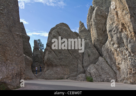 Needles Eye Tunnel Black Hills Custer State Park Needles Highway South Dakota in den USA USA wunderschöne Landschaft mit Menschen Lifestyle horizontal hochauflösend Stockfoto