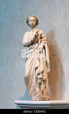 Engel der Verkündigung - Kalkstein Skulptur von The Cloisters-Sammlung im Metropolitan Museum of Art Stockfoto