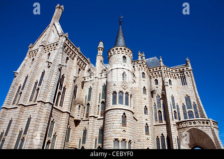 Palacio Episcopal (Bischofspalast), entworfen von Antoni Gaudi, in Astorga Stockfoto