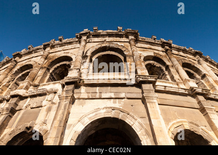 Der 2000 Jahre alten römischen Arena in Nimes, Languedoc-Roussillon, Frankreich Stockfoto