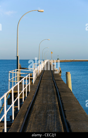 Blick entlang Busselton Jetty.  Busselton, Geographe Bay, Western Australia, Australien Stockfoto