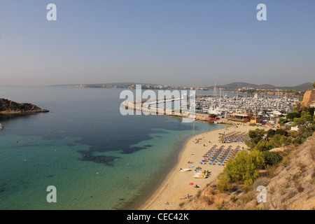 Szene auf der Suche nach Westen über Portale Strand und Puerto Portals Marina, Calvia, South West Mallorca / Mallorca Stockfoto